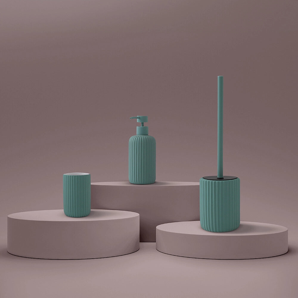 Set accessori bagno in ceramica verde con dispenser sapone e due portaspazzolini Spring