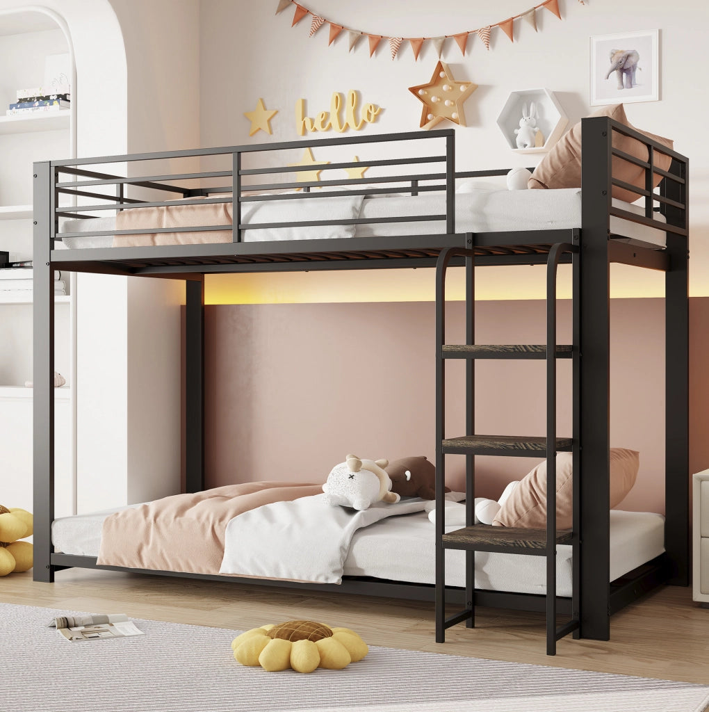 Letto a castello nero in metallo con gradini in legno