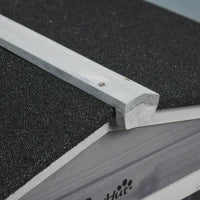 Conigliera a 2 Livelli con Rete Protettiva e Rotelle in Legno e Metallo, 157.4x53x99.5 cm, Grigio