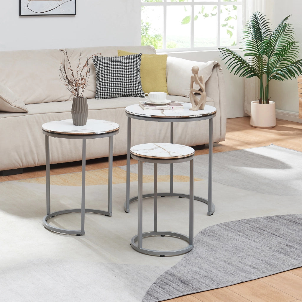 Set Bornholm 3 Tavolini Sovrapponibili con Piani Rotondi in Effetto Marmo Bianco [en.casa]