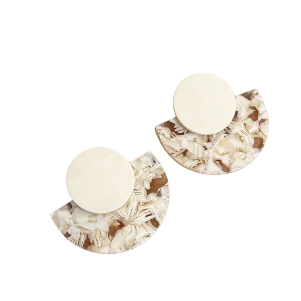 Orecchini pendenti vintage francesi con texture a conchiglia, dal design esagerato e unico, perfetti per le vacanze al mare, orecchini di lusso discreti per donna.