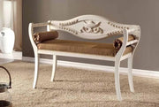 Divanetto imbottito shabby chic in legno massello con fregi