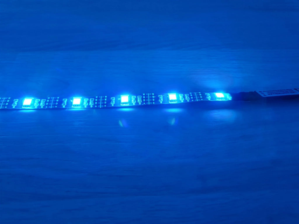 Aijiaer - Striscia luminosa a LED, alimentata a batteria, 5050, 2 mt, flessibile, cambia colore RGB, con 60 LED 5 V, alimentata a batteria 4 x Stilo AA con telecomando IR RF