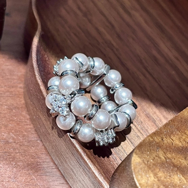 Anello con diamanti a doppio strato e perline