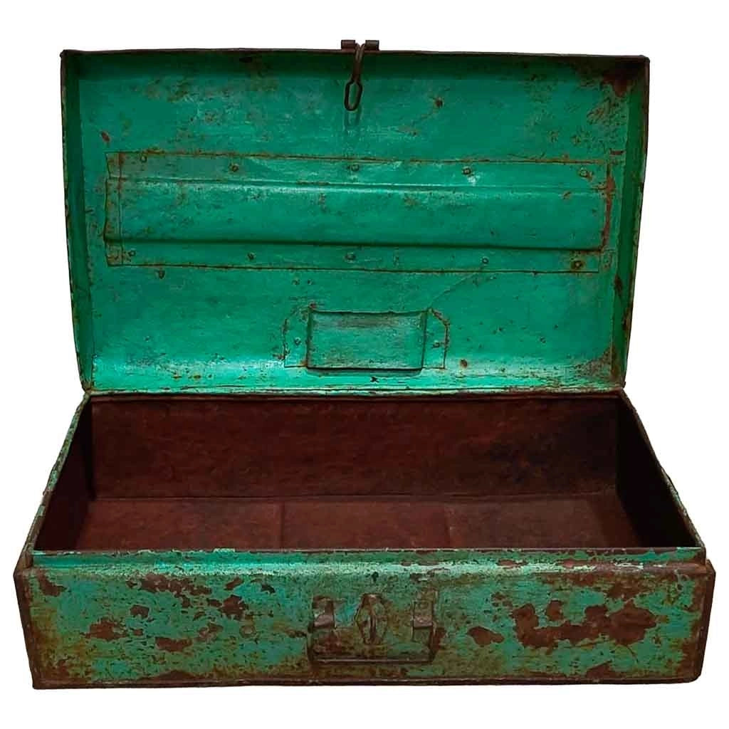 Valigia artigianale in metallo, 67x37x25h cm