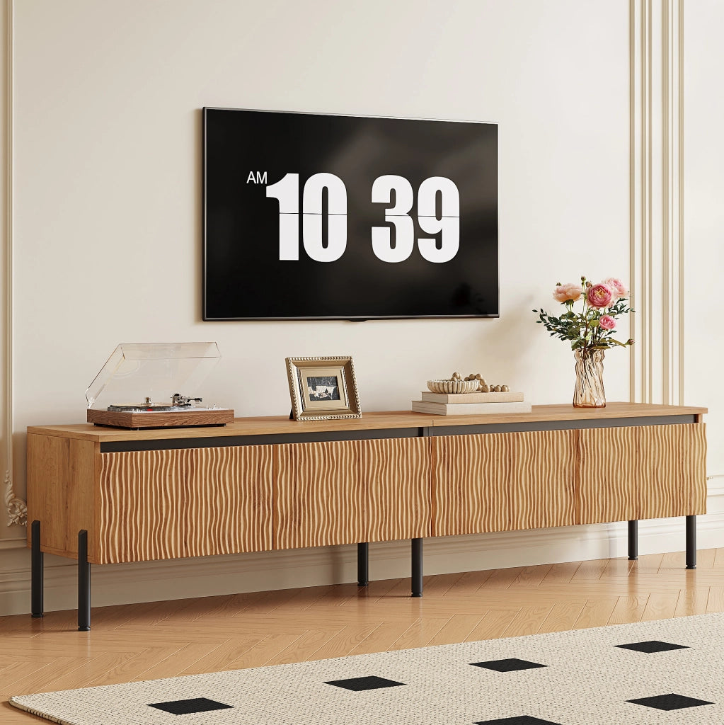 Mobile TV 180x35x43 cm con 4 ante a rilievo ondulato e passacavi; in MDF e truciolare; naturale