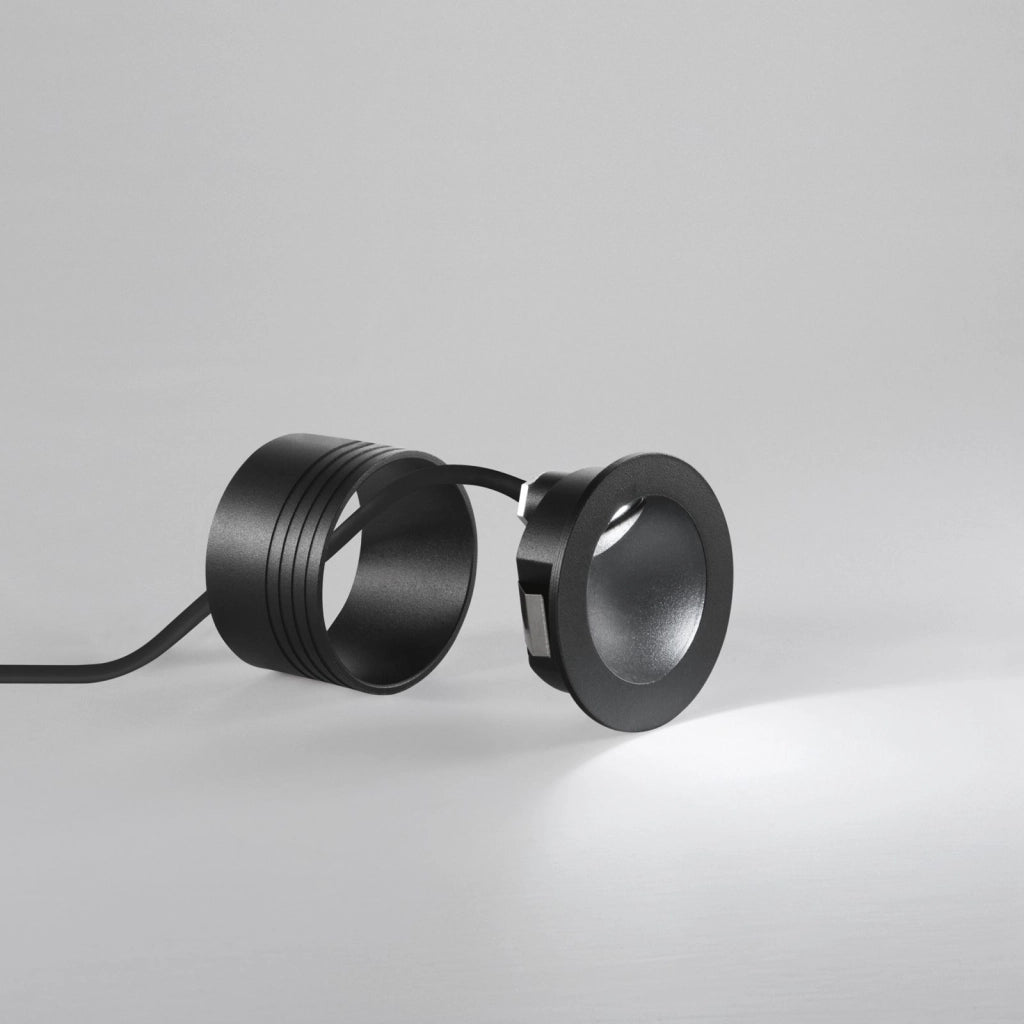 SEGNAPASSI LED ONYX NERO TONDO 3W 430LM 3000K IP54 7,4X4,8CM