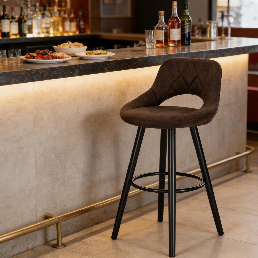 Sgabello da bar moderno in tessuto e legno massello, colore marrone scuro, con schienale, altezza seduta 68 cm, portata 100 kg