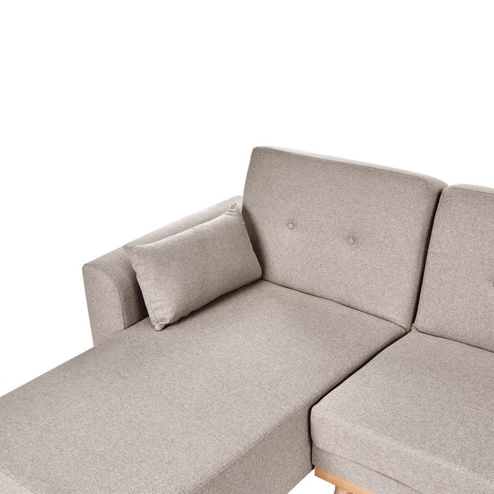Divano Angolare ad Angolo Destro Beige in Tessuto Imbottito a L con Seduta Trapuntata Cuscini Decorativi e Funzione Letto