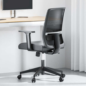 Sedia da ufficio ergonomica con supporto lombare, regolabile in altezza, schienale traspirante, max 120 kg