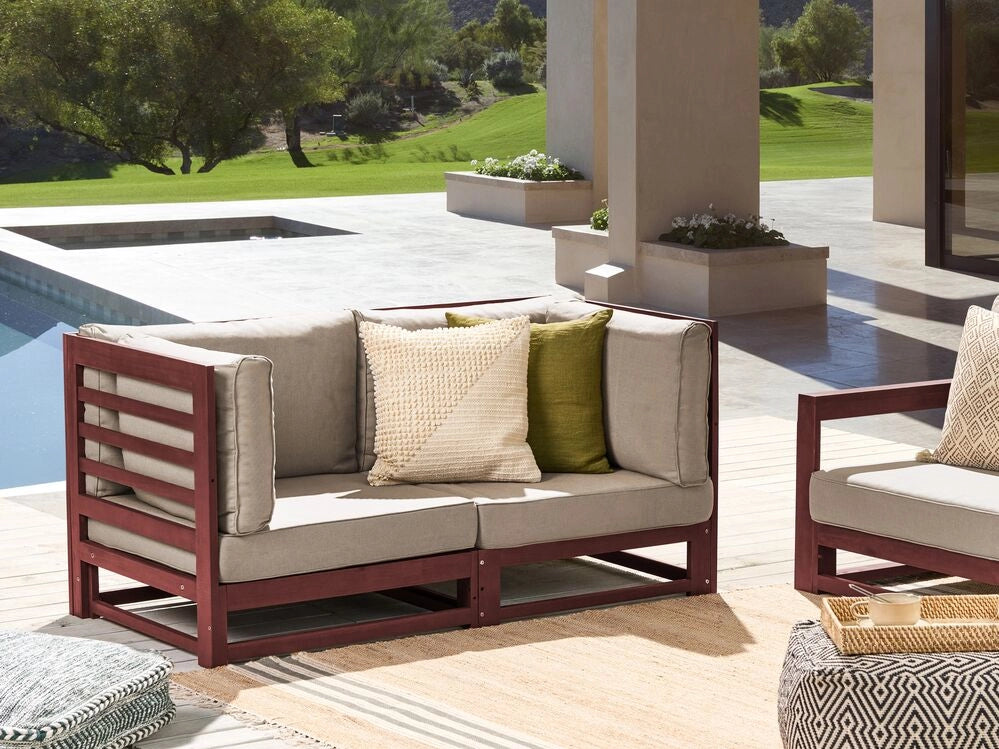 Divano da giardino a 2 posti per esterni in legno certificato di acacia mogano con cuscini tortora moderno elegante esterno