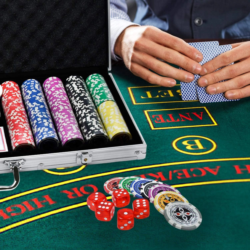 Set da poker da poker da 500 chip, con 500 chip da poker laser, 2 pazzi da poker, 3 bottoni per dealer e 5 dadi con valigetta in alluminio, nero