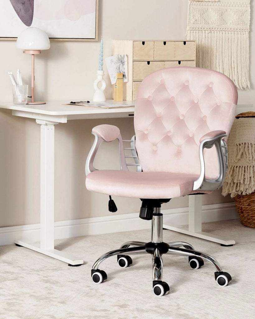 Sedia da ufficio in velluto rosa con altezza regolabile e schienale trapuntato stile retrò moderno