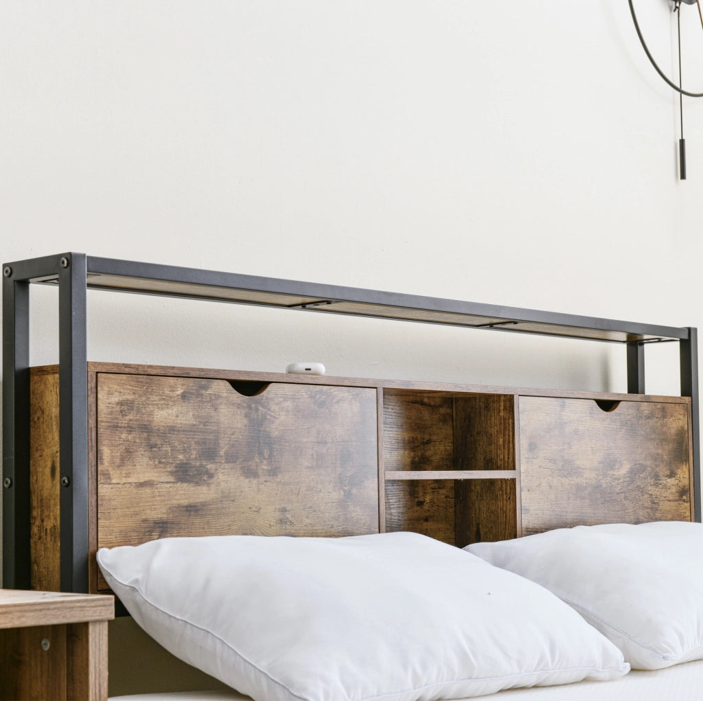 Letto matrimoniale 140x200 cm con testiera contenitore; struttura in metallo e MDF; naturale