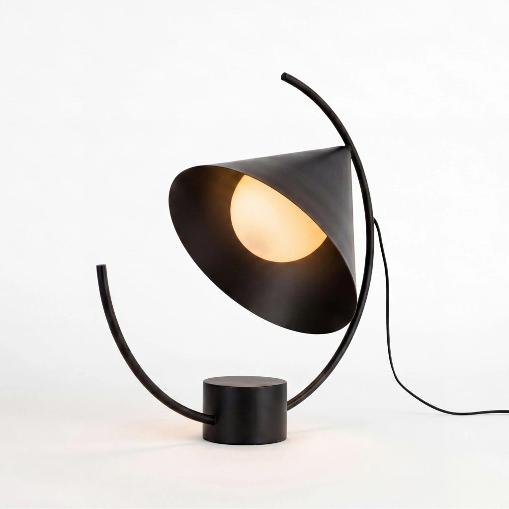 Lampada da tavolo in acciaio nero