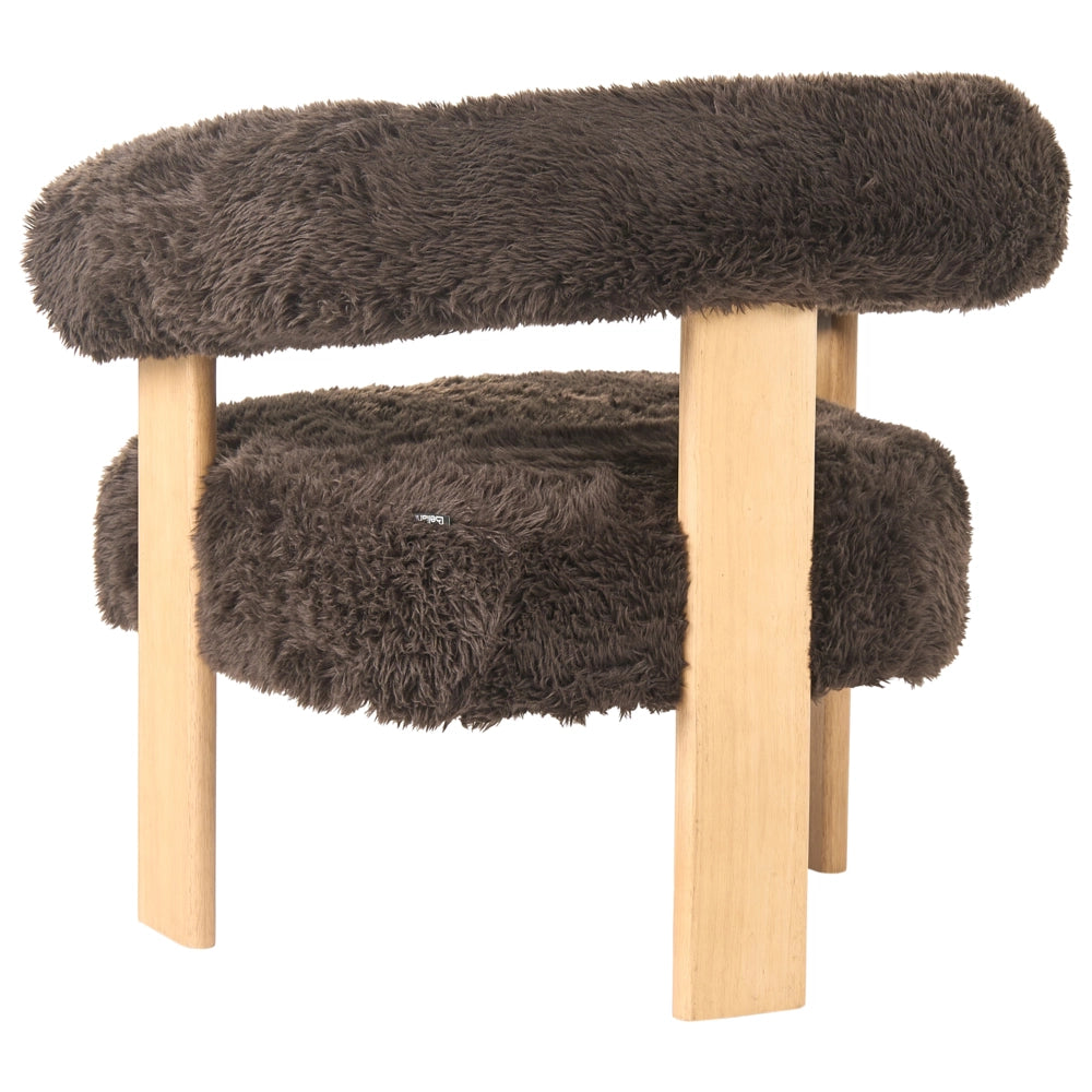 Poltrona marrone chiaro e marrone scuro con rivestimento in pelliccia sintetica design retrò e gambe in legno per salotto