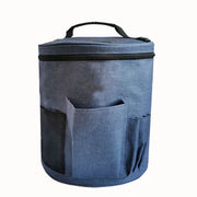 Borsa per la conservazione di materiali da ricamo in tessuto blu scuro.