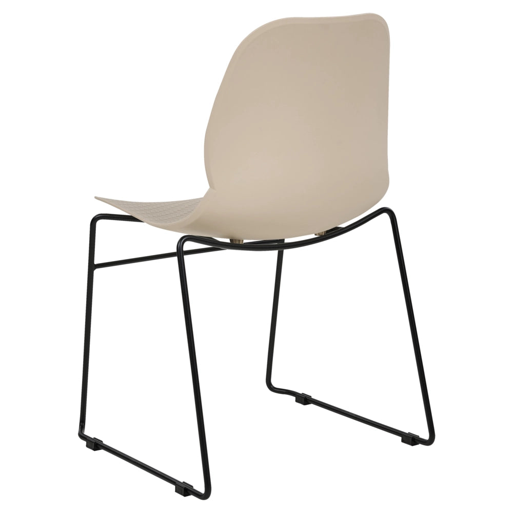 Set di 4 sedie da pranzo Beige Impilabili in plastica Gambe in acciaio nero Sedia da conferenza Design scandinavo moderno contemporaneo Sedute per la sala da pranzo