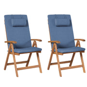 Set di 2 sedie da giardino in legno di acacia chiaro con cuscini blu, pieghevoli, resistenti ai raggi UV, in stile rustico