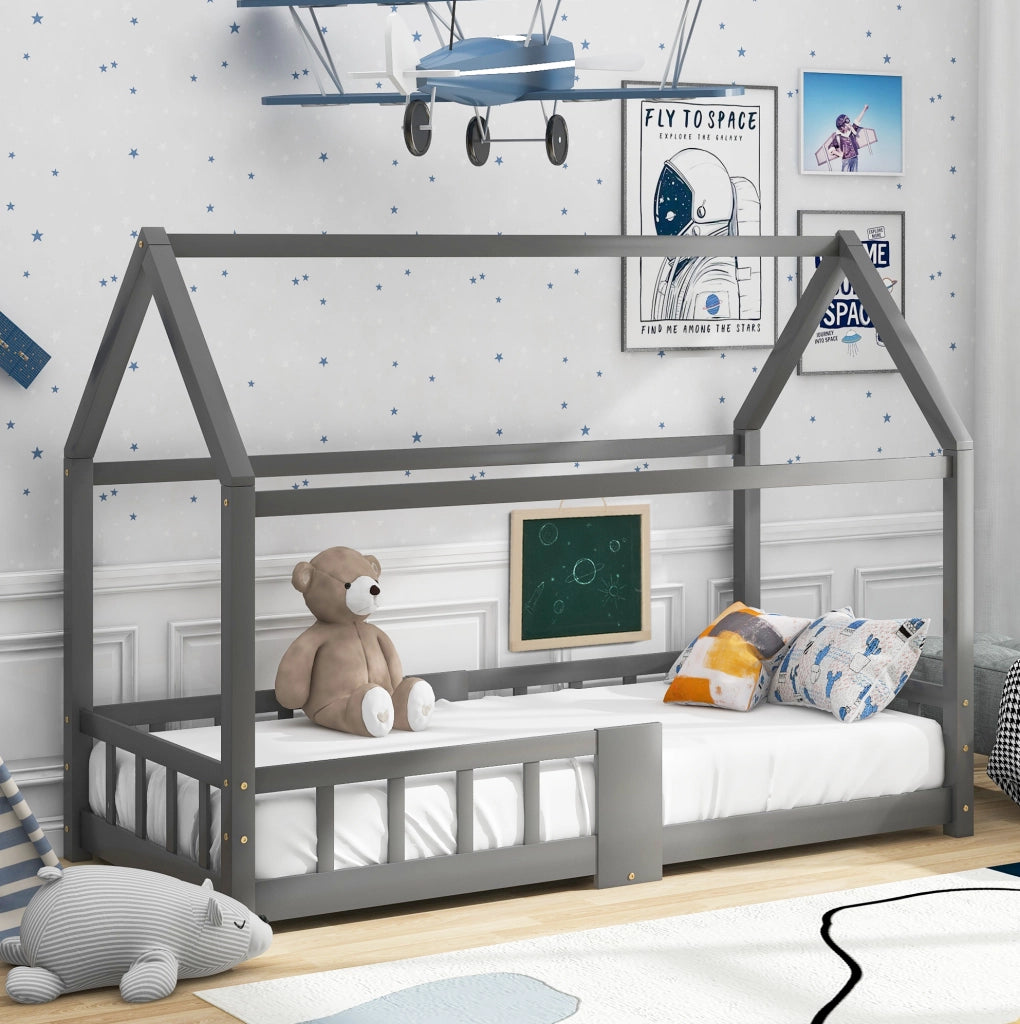 Letto a casetta per bambini 90x200 cm in legno di pino grigio; con lavagna e sponda anticaduta