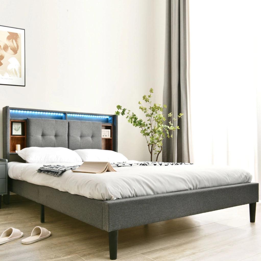 Letto matrimoniale 160x200 cm con testiera contenitore; LED e prese USB; legno massello grigio