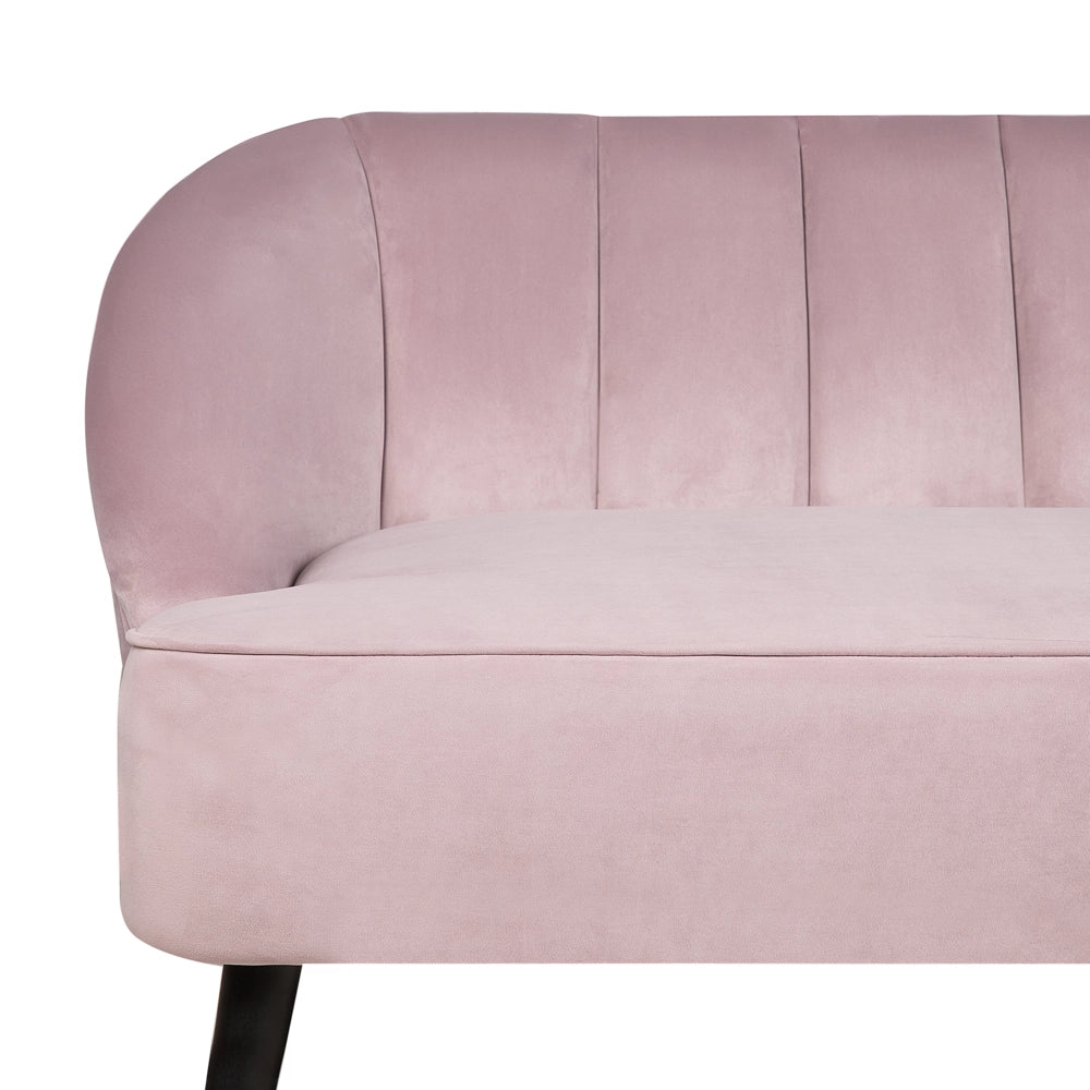 Divano in velluto rosa a 3 posti con braccioli incassati sullo schienale gambe in legno