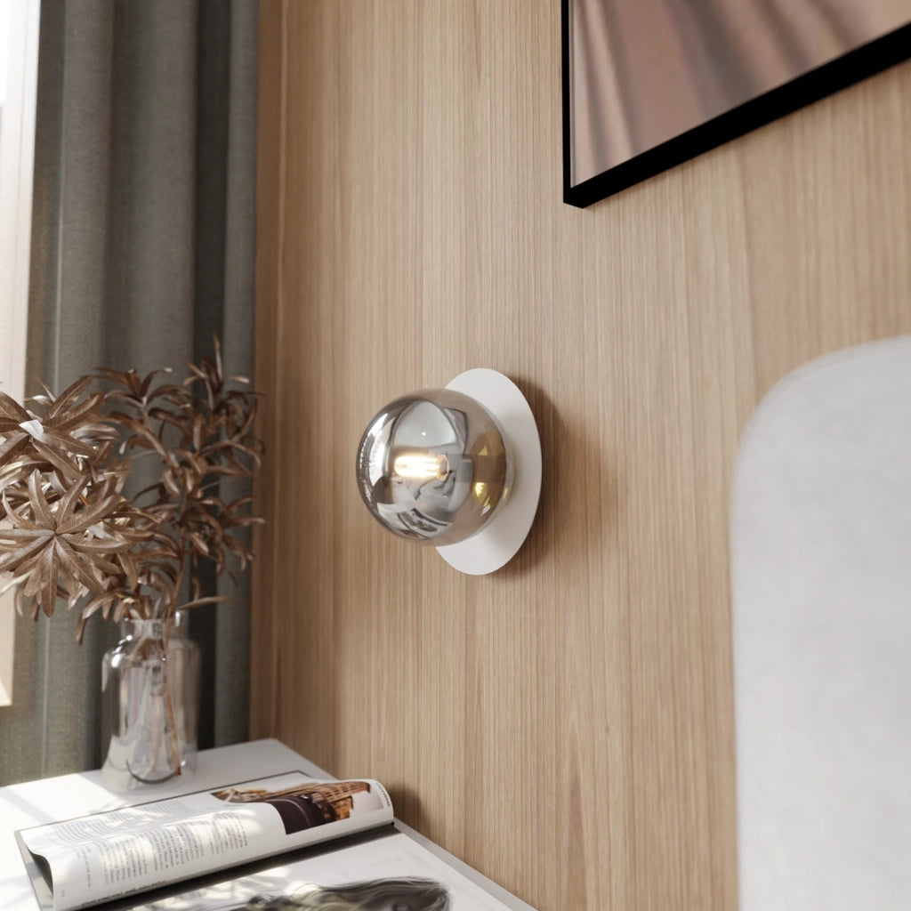 Lampada Da Parete Contemporanea Ippolita 1 Luce In Acciaio Bianco E Vetro Fumè