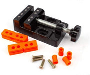 Mini banco di lavoro a morsa per lavorazione parallela con banco di lavoro per orologeria e gioielleria DIY scultura e lavorazione di cera per orologeria e gioielleria

Specifiche tecniche:
- Apertura: 
- Modello: 
- Codice prodotto: