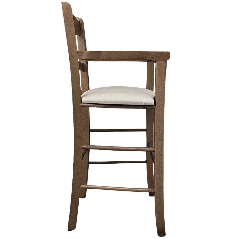 Seggiolone in legno color noce chiaro con seduta imbottita in similpelle beige