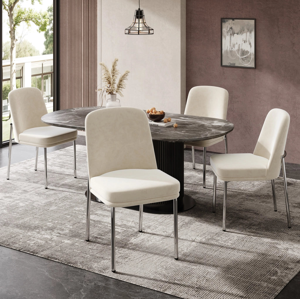 Set di 4 sedie da pranzo in velluto beige; con struttura in metallo cromato e seduta imbottita