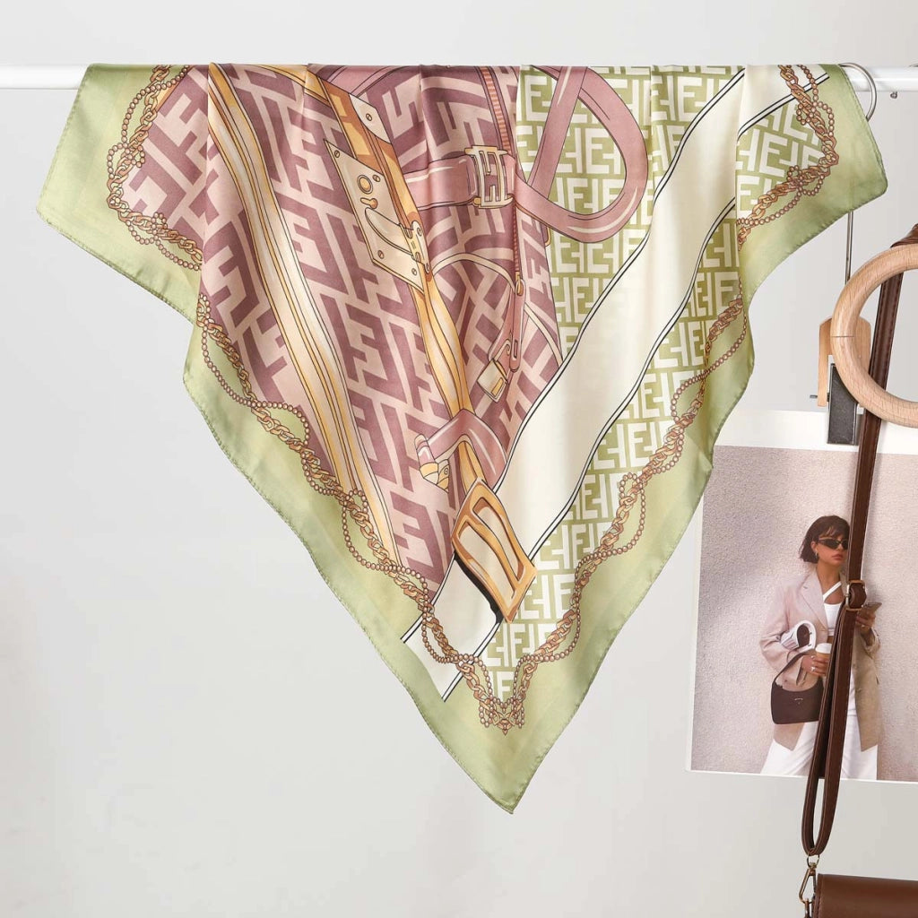 Eleganti e trendy sciarpe di seta da donna, realizzate in pura seta.