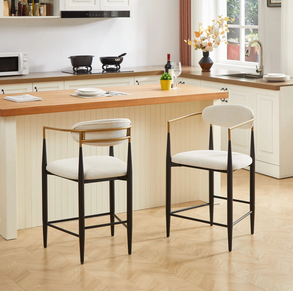 Set da 2 sgabelli da bar con braccioli, struttura in metallo nero e seduta in tessuto beige