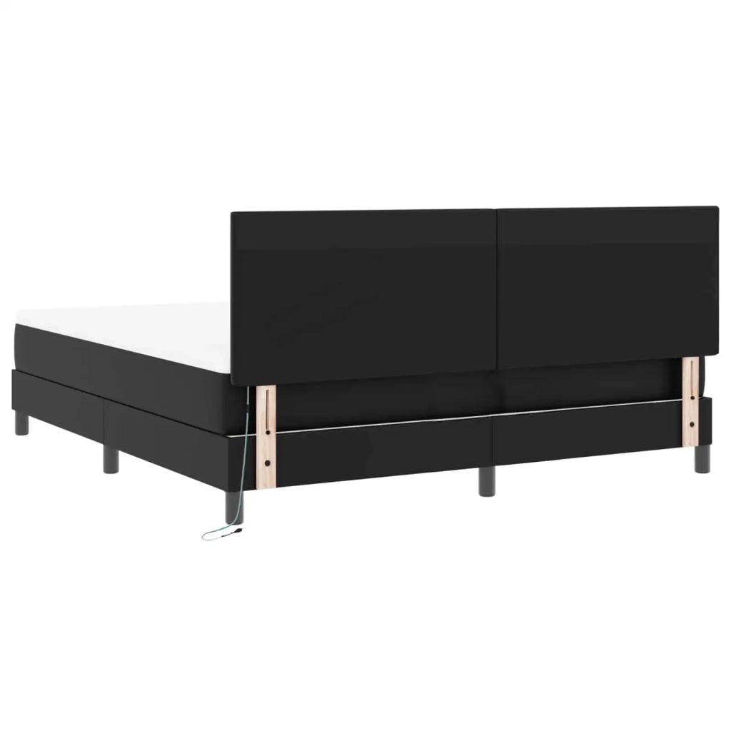Letto a molle con strisce LED Nero 180 x 200 cm Pelle sintetica 3339060