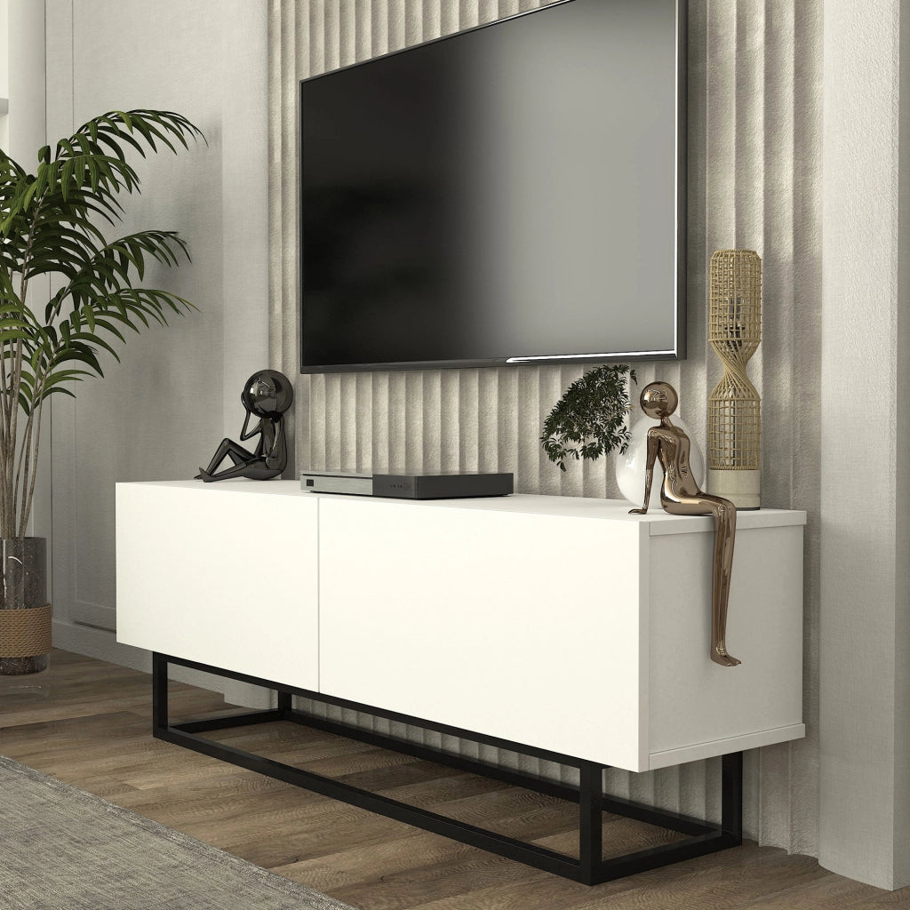 Mobile Porta TV Nolven a 2 Ante Ribalta e Telaio in Metallo 135x32x47 cm - Bianco [en.casa]