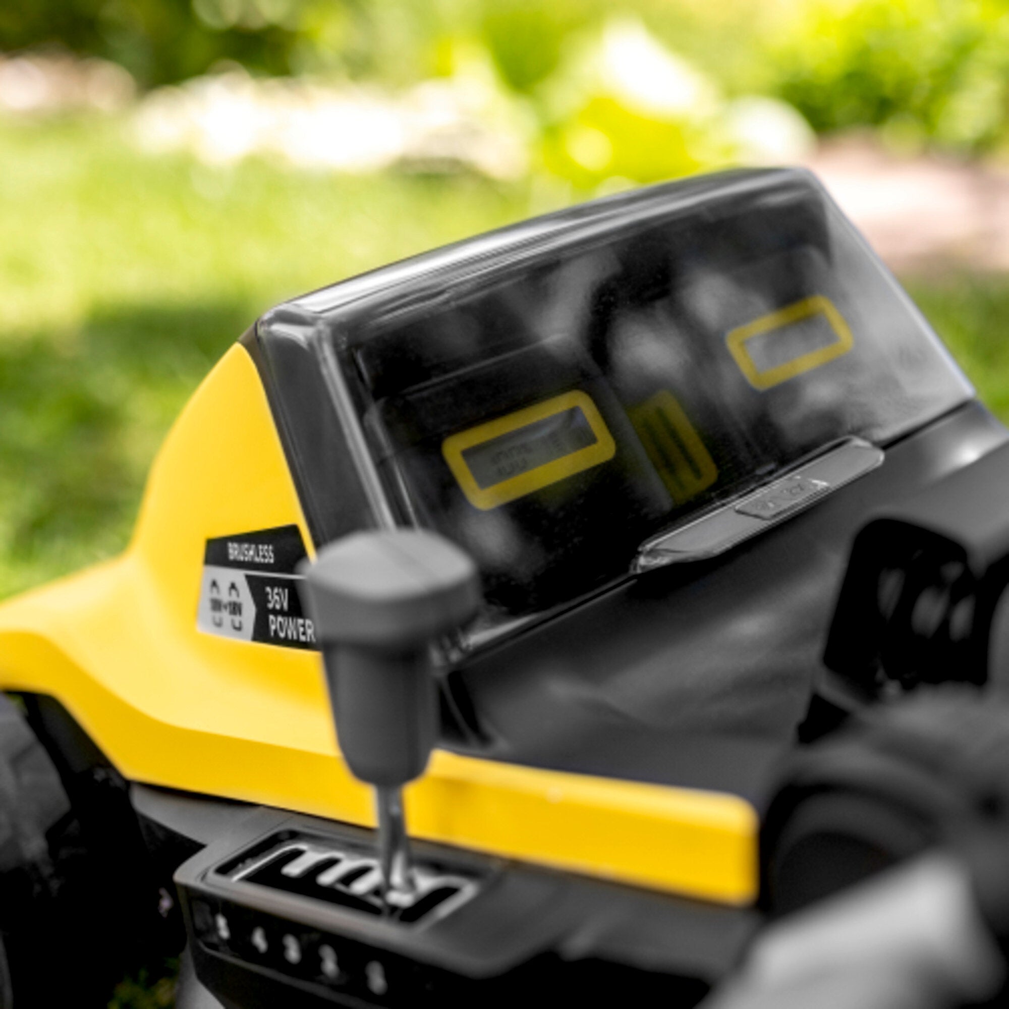 KARCHER Rasaerba a batteria LMO 4-18 Dual - Piattaforma batteria: Piattaforma Battery Power+ 18 V  - Larghezza di taglio: 37 cm - Altezza di taglio: 25  65 mm