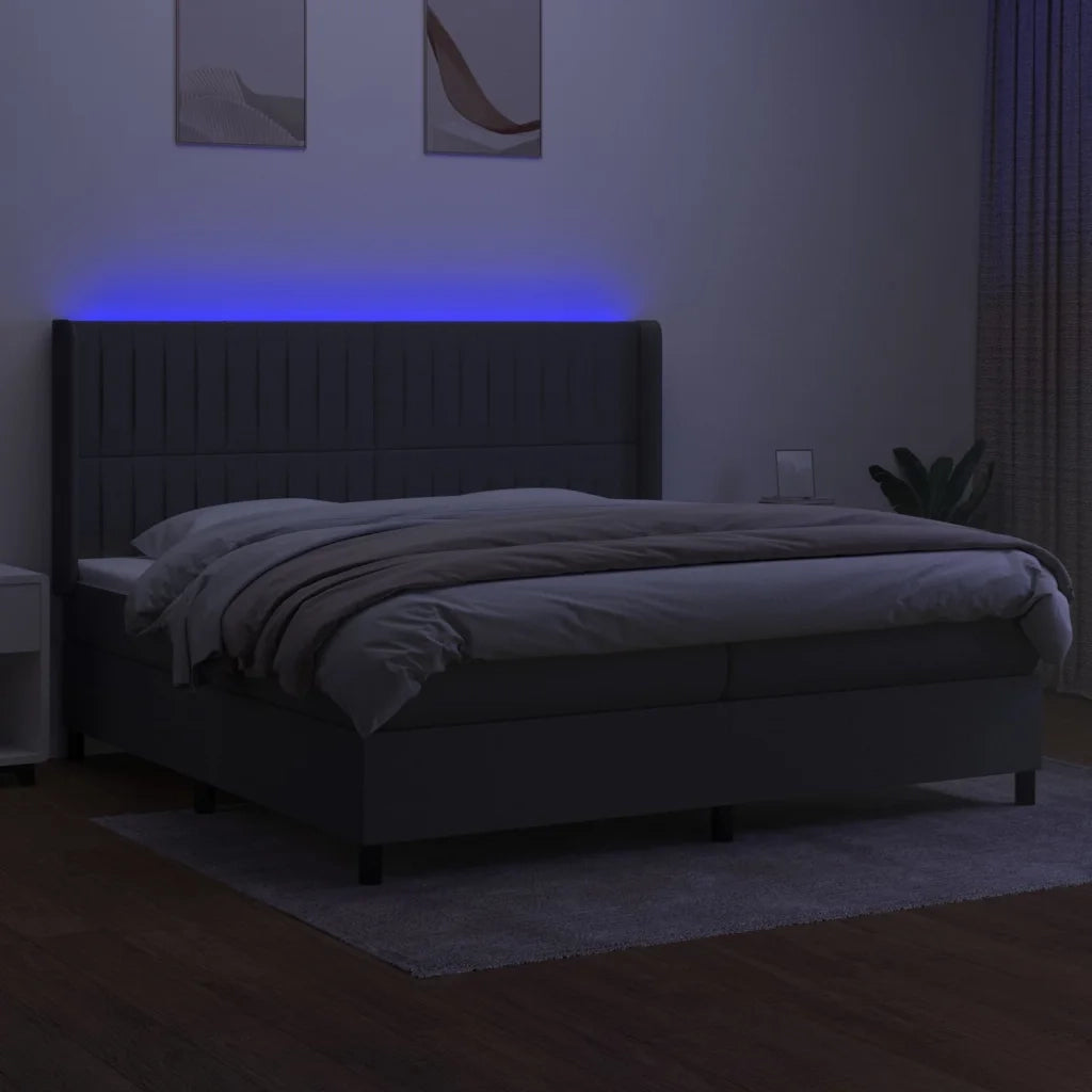 Letto a Molle Materasso e LED Grigio Scuro 200x200cm in Tessuto 3138502