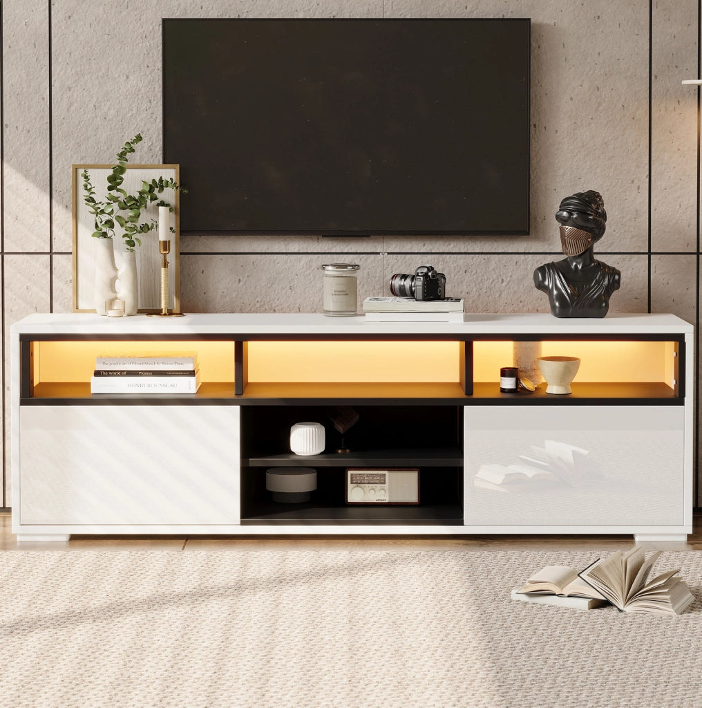 Mobile TV ULEVR 150x35x50 cm con LED USB, 2 ante push-to-open e vani aperti, bianco e nero