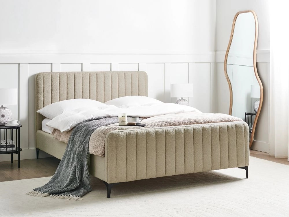 Letto in bouclé beige UE Matrimoniale 140 x 200 cm Testiera Imbottita con Gambe in metallo Design moderno