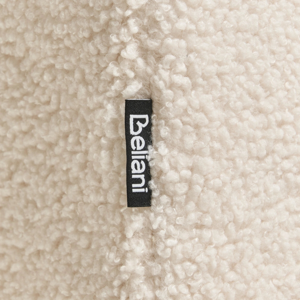 Poltrona imbottita accogliente con seduta spessa e morbida in bouclé beige chiaro stile moderno