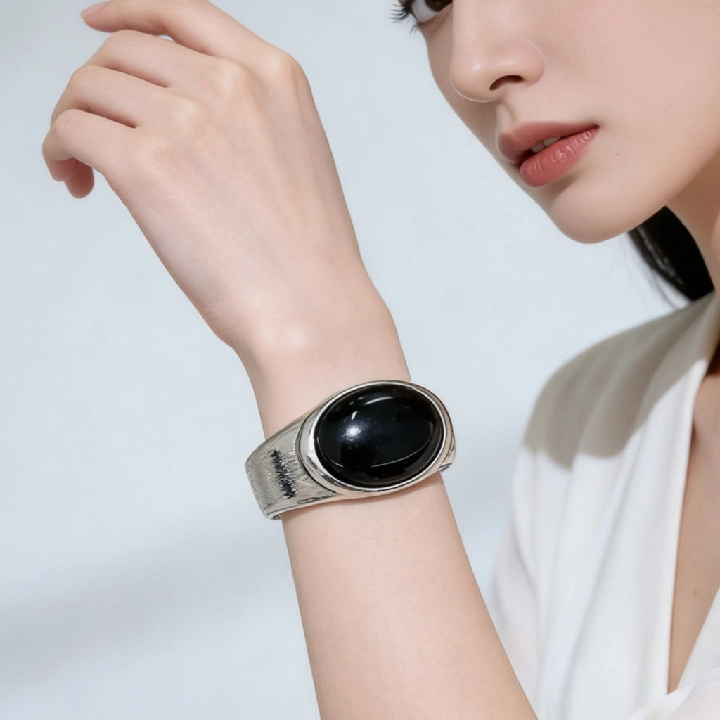 Bracciale ovale di cristallo dal design ricercato, con apertura regolabile, impreziosito da pietre preziose artificiali, robusto e versatile, in stile cinese moderno.