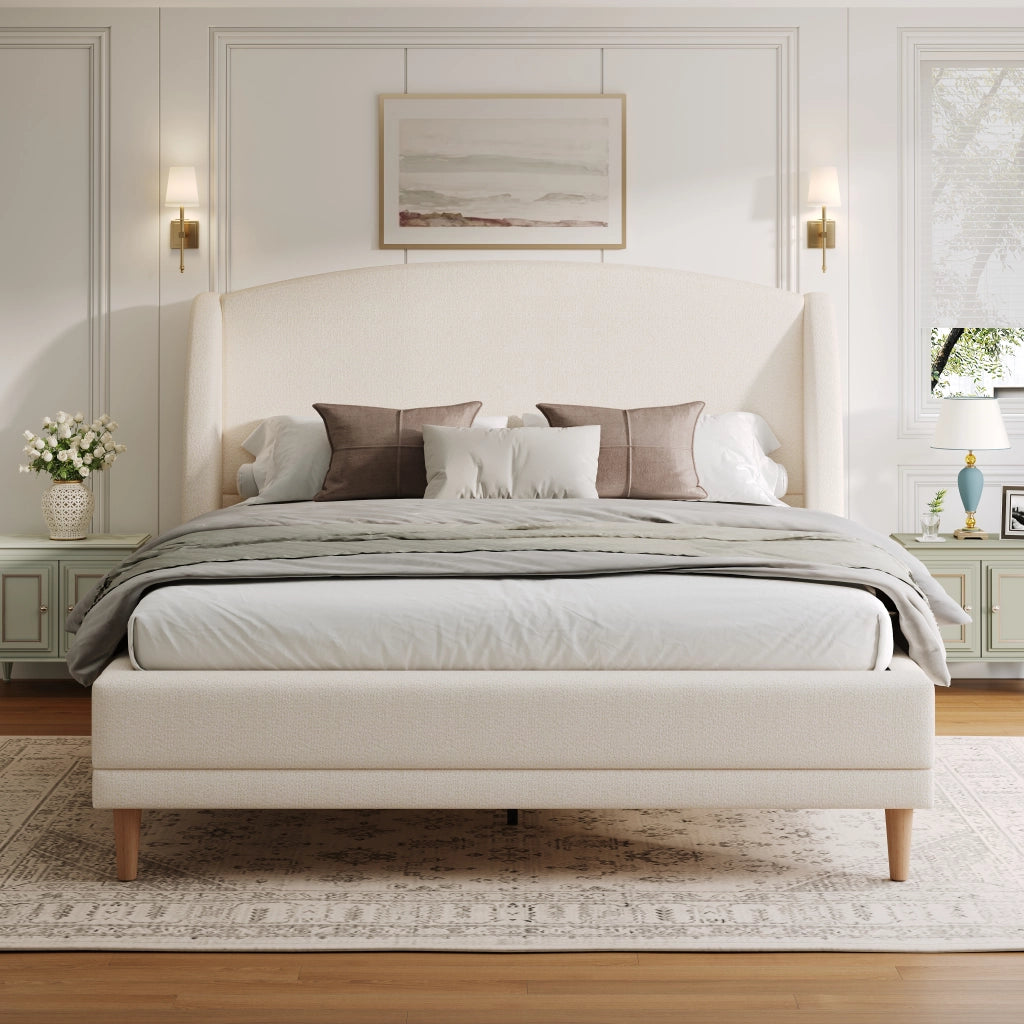 Letto matrimoniale 140x190 cm in tessuto bouclé bianco, testiera a orecchie, rete a doghe inclusa, montaggio rapido