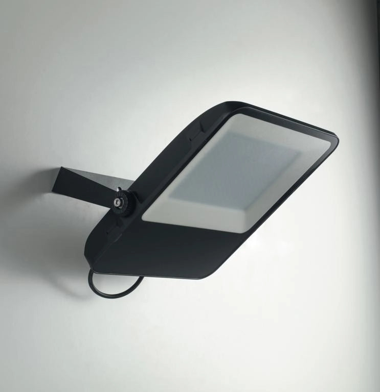 PROIETTORE LED TAURUS NERO 200W 26000LM 6500K IP65 34,7X5,95X40,8CM