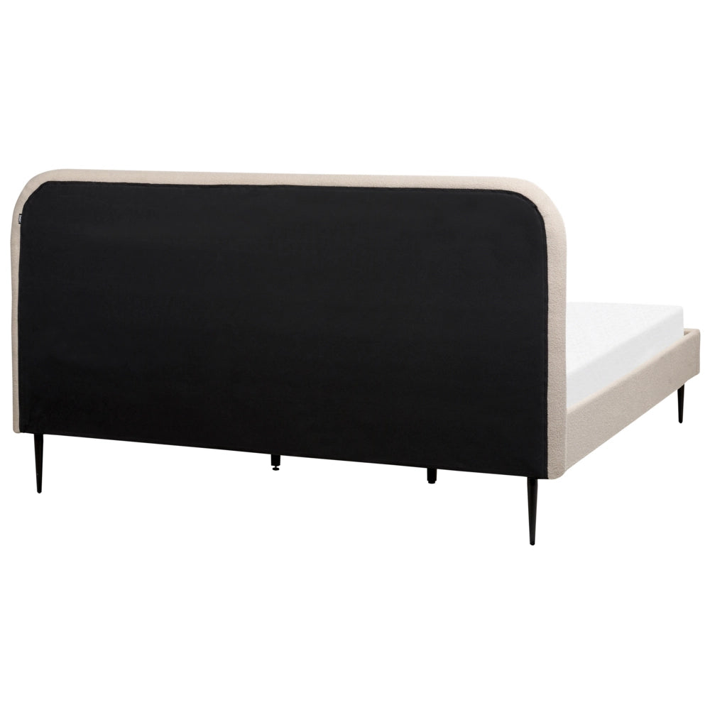 Letto beige bouclè tappezzeria doppia dimensione gambe dorate testiera con rete a doghe 180 x 200 cm design minimalista