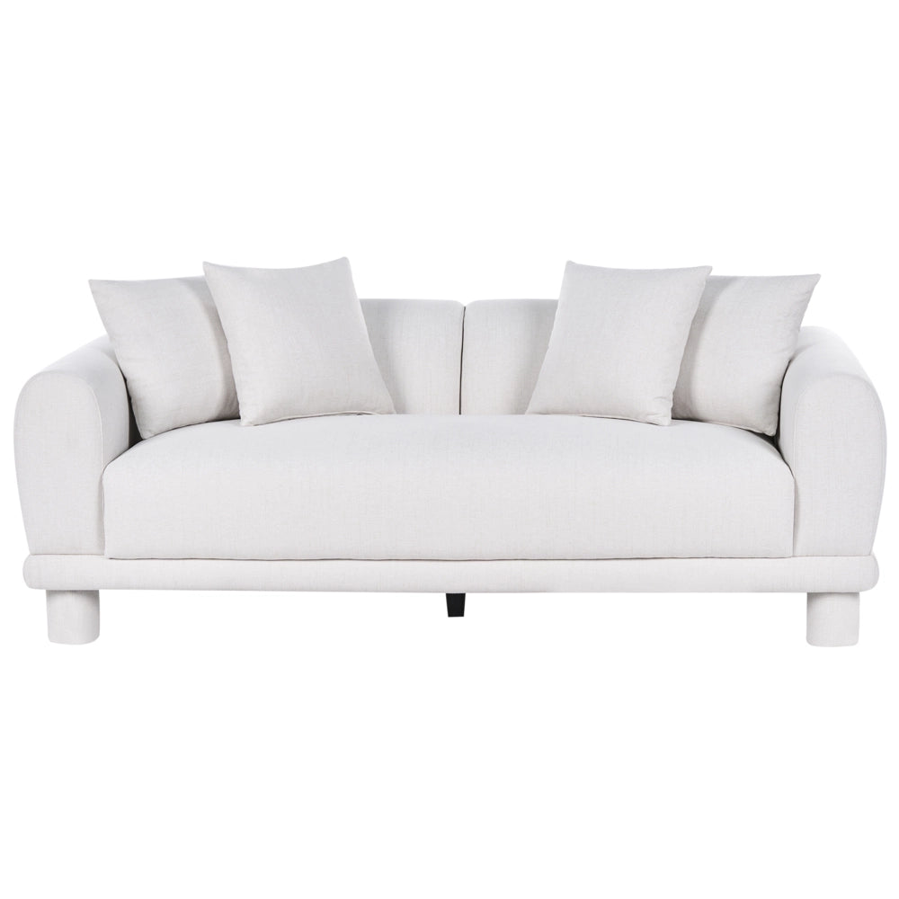 Divano a 3 posti in tessuto bianco sporco con cuscini decorativi extra e gambe rivestite stile retrò-moderno