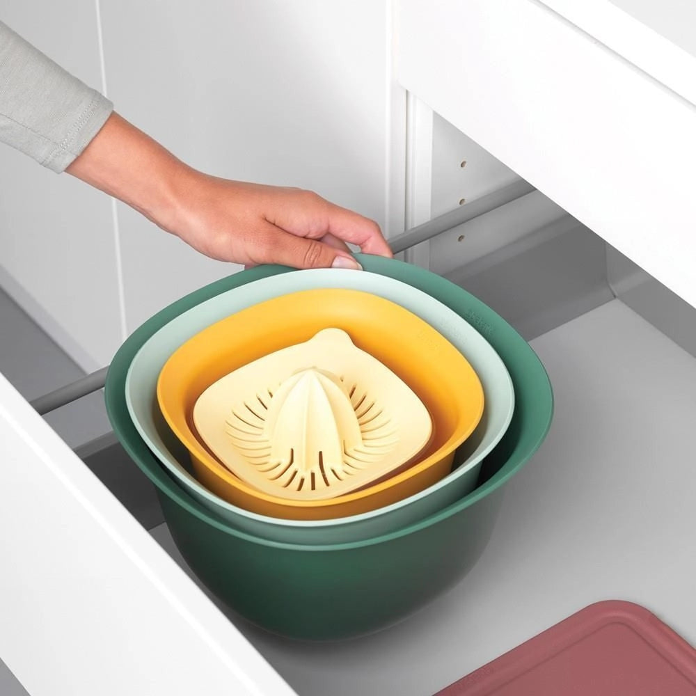 Brabantia 122262 Tasty+ Set Ciotole Impilabili con Scolapasta e Spremiagrumi colore Assortito