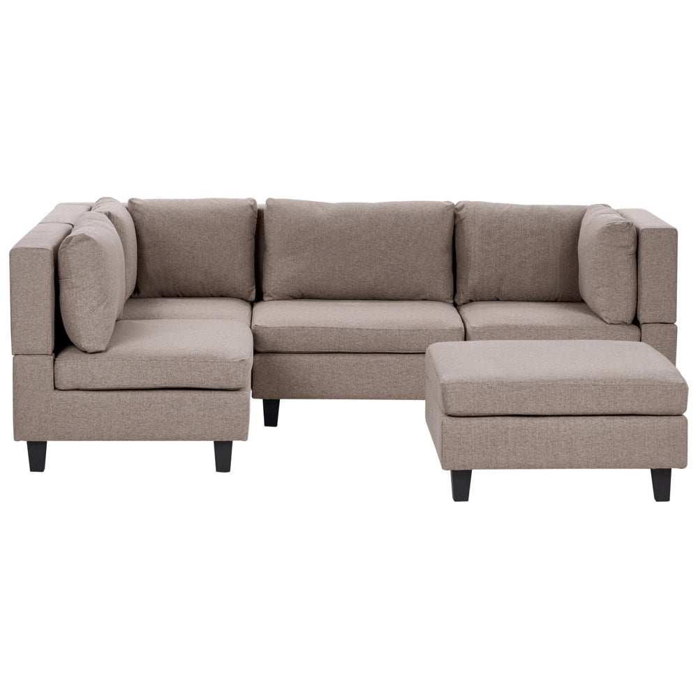 Divano componibile 4 posti imbottito in tessuto marrone con gambe nere schienale imbottito lato destro con pouf stile moderno