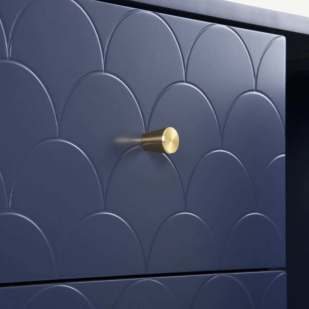 Cassettiera con 2 Ante e 3 Cassetti; Ripiano Regolabile; Motivo a Scaglie; Stile Elegante; in Legno e Metallo; 120×40×83 cm; Blu Navy