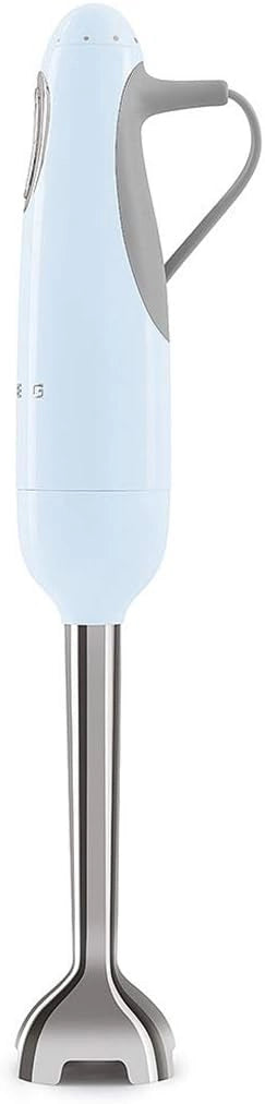 Smeg, frullatore a immersione hbf01pbeu, funzione turbo e sistema di taglio flowblend, con impugnatura antiscivolo, avvolgicavo integrato, accessori non inclusi, potenza 700w, azzurro