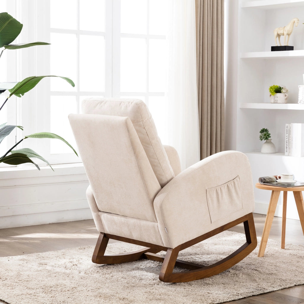 Sedia a dondolo con schienale alto e tasche laterali in lino beige con braccioli lunghi e gambe in legno di gomma