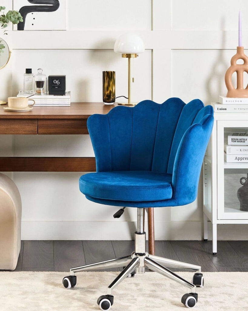 Sedia da ufficio in velluto di colore azzurro con base girevole altezza regolabile elegante moderna